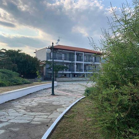 Thea Comfy Living Aparthotel Vrasná Екстериор снимка