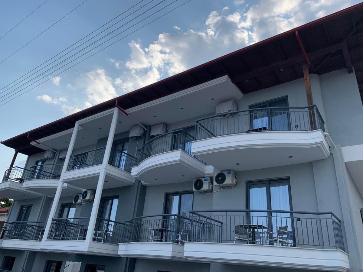 Thea Comfy Living Aparthotel Vrasná Екстериор снимка