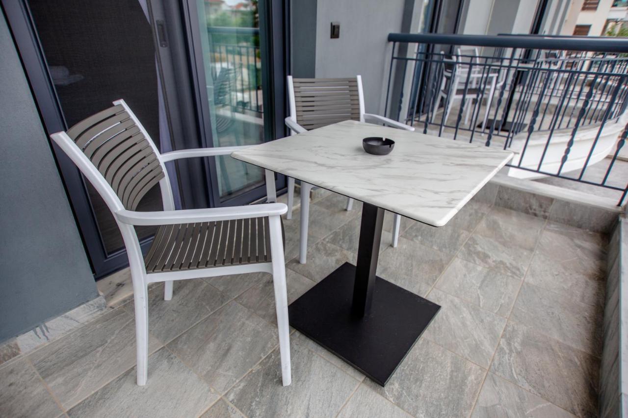 Thea Comfy Living Aparthotel Vrasná Екстериор снимка