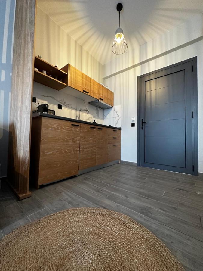 Thea Comfy Living Aparthotel Vrasná Екстериор снимка