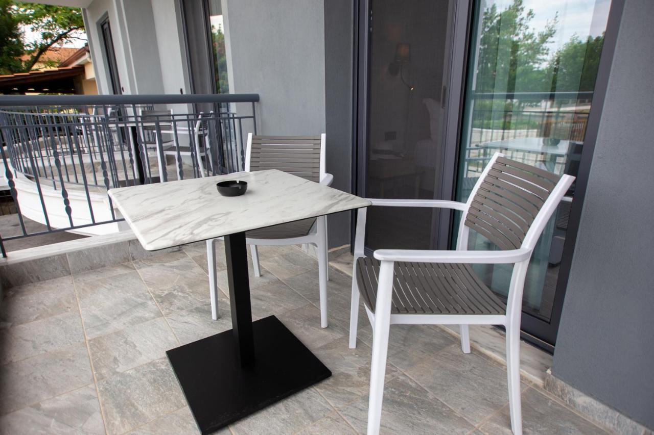Thea Comfy Living Aparthotel Vrasná Екстериор снимка