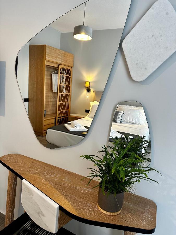 Thea Comfy Living Aparthotel Vrasná Екстериор снимка
