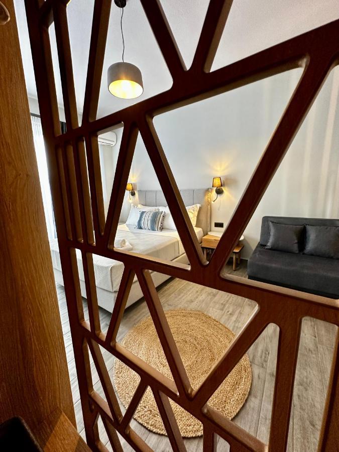 Thea Comfy Living Aparthotel Vrasná Екстериор снимка