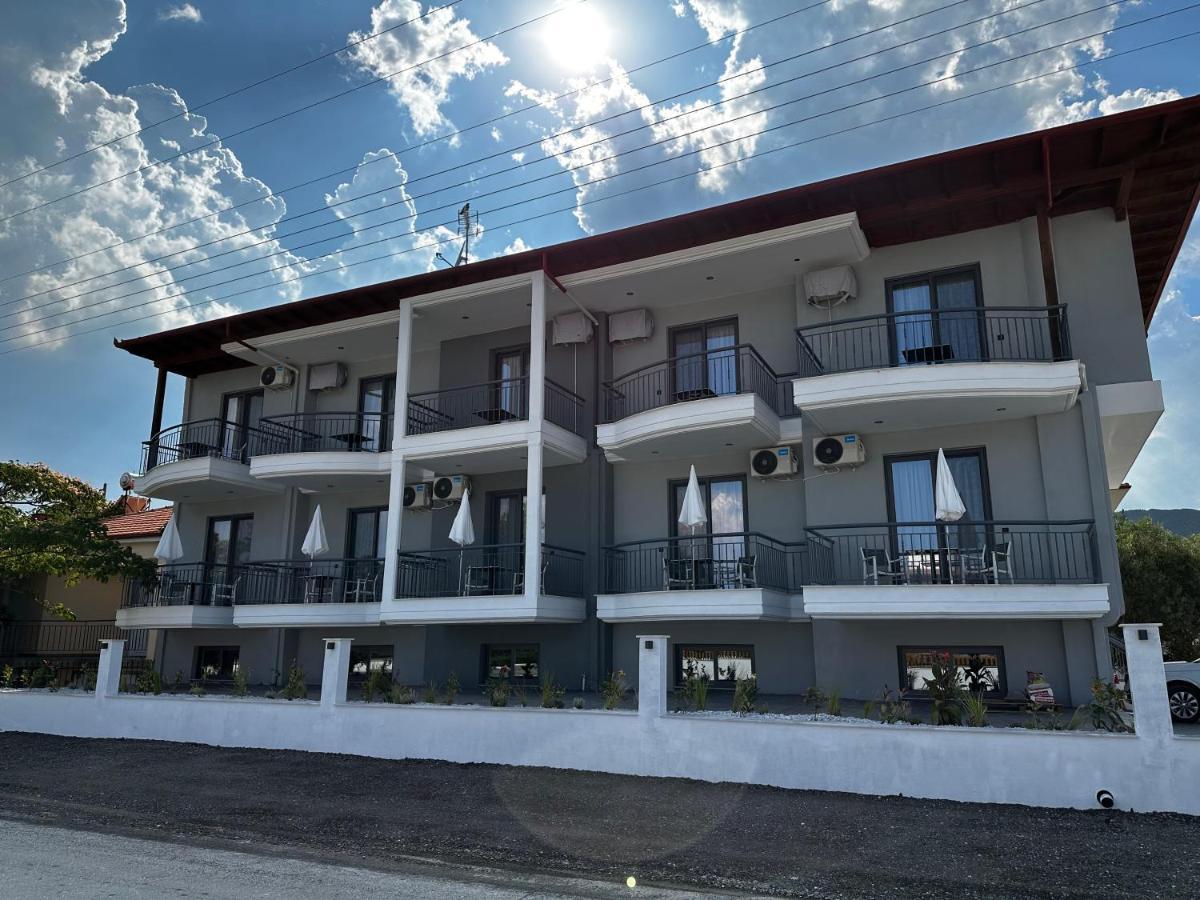 Thea Comfy Living Aparthotel Vrasná Екстериор снимка