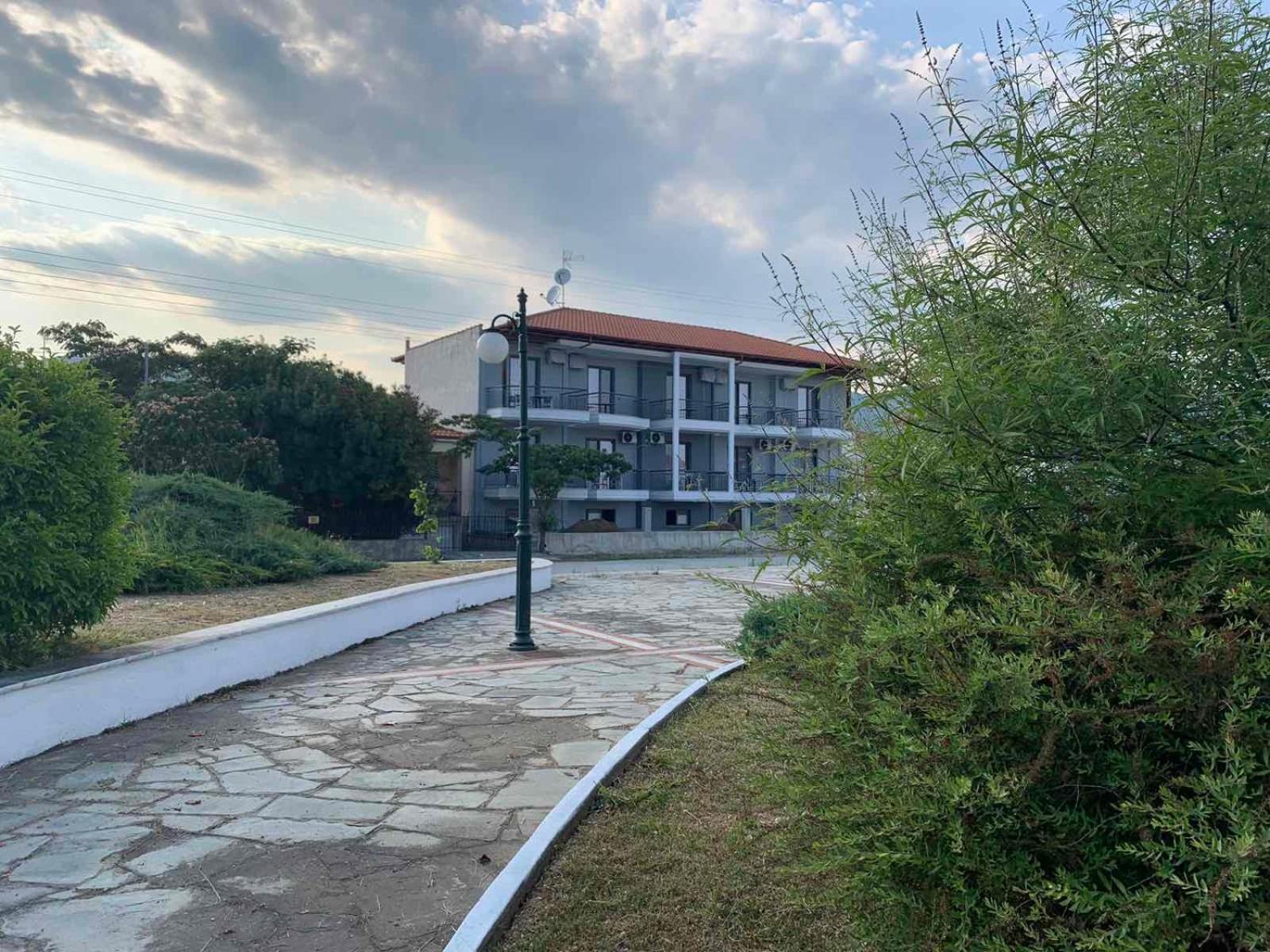 Thea Comfy Living Aparthotel Vrasná Екстериор снимка