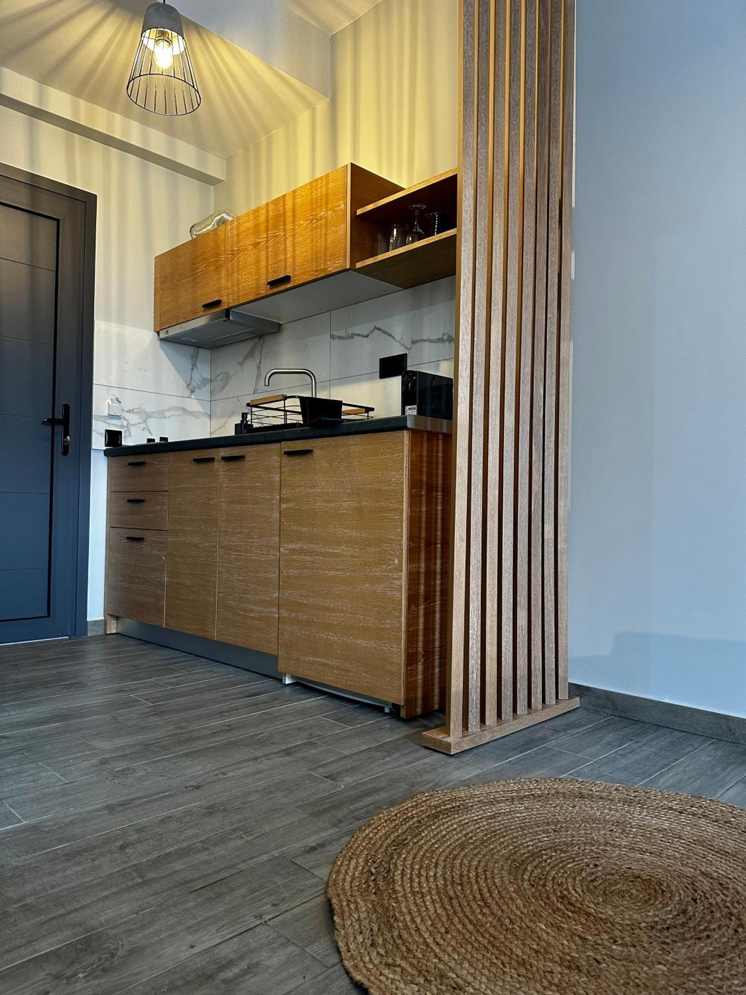 Thea Comfy Living Aparthotel Vrasná Екстериор снимка